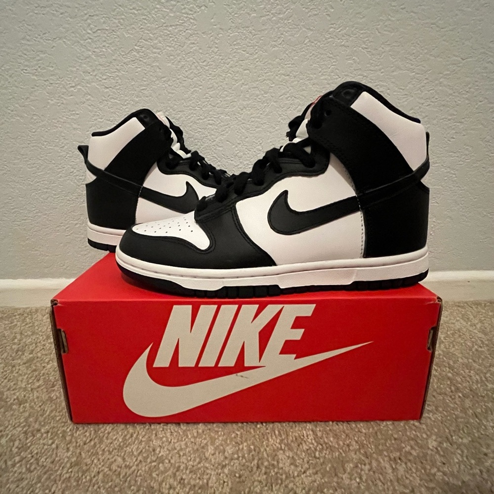 Womens Nike Dunk High Black White Panda size 6